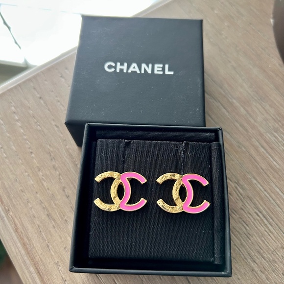 Chanel Pink CC Earrings - Picture 1 of 5